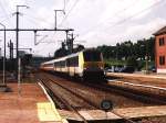 3019 mit eine bunte IR 119 Liers-Luxembourg auf Bahnhof Gouvy am 22-7-2004.