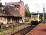 3019 mit IR 113 Liers-Luxembourg auf das ehemalige Bahnhof Grand Halleux am 21-7-2004.