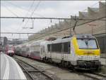 E-Lok 3014 verlsst mit ihren DoStos den Bahnhof von Luxemburg in Richtung Abstellplatz, whrend hinten der Triebzug 2205 auf die Abfahrt nach Nancy wartet.