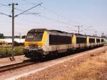 Ein Bild von meinem Zug aus genommen: 3003 und 4 Schwestermaschinen bei Bettembourg am 24-7-2004. Bild und scan: Date Jan de Vries.