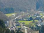 Die Kirche von Michelau mit dem IR Luxemburg-Liers von oben gesehen. 29.03.09 (Jeanny)