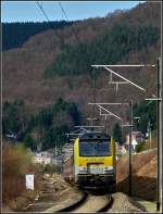 Der IR 119 Liers - Luxemburg, gezogen von der 3020, hat vor kurzem die Haltestelle Coo verlassen und fhrt nun durch das beschauliche Tal der Amblve dem Bahnhof von Trois-Ponts entgegen. 20.03.2011 (Jeanny)