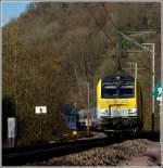 - Enges Tal - Bevor der IR 115 Liers - Luxembourg die Haltestelle Goebelsmhle erreicht, schlngelt er sich auf dem eingleisigen Steckenabschnitt durch das enge Tal der Wiltz.