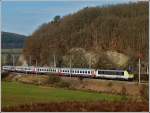 - Herrliches Novemberwetter - Die 3008 zieht den IR 113 Liers - Luxembourg am 21.11.2011 durch das Tal der Clerve kurz bevor sie die Haltestelle Drauffelt erreicht. (Hans)