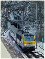 - Winterimpressionen - Der IR 112 verlsst am 10.02.2012 den Tunnel Fischterhaff in Goebelsmhle in nrdlicher Richtung.