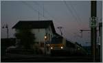 Beim letzten Licht des Tages wartet die CFL 3005 mit ihrem IR 122 nach Liers in Wilwerwiltz auf die Abfahrtszeit um 21:59.
14. Juni 2013