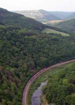 Eine BR 4000 mit Nahverkehrszug im Tal der Sure in der nhe vom Bhf Michelau am 6.