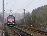 Diese Lok kommt nicht aus Sibirien, sondern aus Troisvierges! Whrend einer krftigen Schneeschauer in dem sonst schneelosen Enscherange fhrt E-Lok 4017 in Richtung Mersch am 24.03.08 