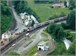 Modellbahncharakter hat der CFL Wendezug, wenn er in den Bahnhof von Kautenbach einfhrt und man am Aussichtspunkt Hockslay 390 Meter ber den Geschehnissen steht.