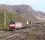 CFL 4013 zieht einen Stahlzug am 20.11.2011 durch Hatzenport (Mosel)