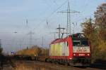 CFL 4001 am 13.11.11 Blut einen Gterzug bei der Durchfahrt durch Ratingen-Lintorf.