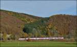- Goldener Oktober – Der IR 3739 Troisvierges – Luxembourg durchfhrt das herbstlich gefrbte Tal der Clerve kurz bevor er die Haltestelle Drauffelt erreichen wird. 22.10.2012 (Hans)
