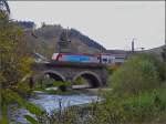 E-Lok 4017 kommt am 18.10.08 aus Troisvierges und bef�hrt die Br�cke �ber die Wiltz kurz vor dem Bahnhof von Kautenbach. (Jeanny) 