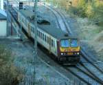 Triebzug 2021 beim Verlassen des Bahnhofs von Wiltz am Morgen des 23.10.07.