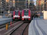 Das habe ich bisher noch selten zu Gesicht bekommen: Zwei Doppelstocktriebzge der Baureihe 2200 der CFL nebeneinander im Bahnhof von Luxemburg am Nachmittag des 11.12.07.