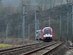 Triebzug 2210 nhert sich aus Richtung Drauffelt dem kleinen Ort Mecher bei Clervaux. 02.01.08