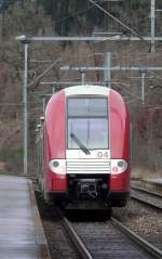 Triebzug 2204 verlsst den Bahnhof von Clervaux in Richtung Troisvierges als Zug IR 3714 am 16.01.08.