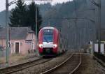 Triebzug 2208 bei der Durchfahrt der Ortschaft Enscherange am 28.01.08