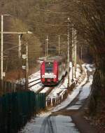 . Weiter sdlich prsentierte sich die Landschaft an der luxemburgischen Nordstrecke fast schneelos - In Goebelsmhle fhrt am 18.01.2016 die Computermaus Z 2204 als RE 3836 Troisvierges - Luxembourg am mir vorbei, um kurze Zeit spter den dortigen Bahnhof zu bedienen. (Hans)