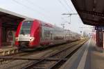 Am 07.03.2014 war CFL 2221 als RE von Luxembourg nach Longwy unterwegs, hier beim Zwischenhalt in Pétange.