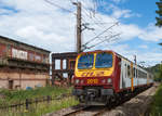 CFL 2010 war am 18.6.2020 als RB 6421 auf dem Weg von Esch-sur-Alzette nach Audun-le-Tiche.
Dabei wurden die Anlagen des ehemaligen Hüttenwerkes Terres Rouges passiert, welche gerade abgerissen wurden.