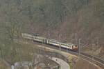 Nachschuß auf ein Doppel der CFL BR 2000, dieses hat soeben die haltestelle Pfafenthal verlassen und ist als RB unterwegs nach Diekirch. Das Bild wurde von der Roten Brücke herab genommen. 03.2022