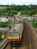 Eine Z 2  Doppeleinheit (Z 2006 und Z 2007) fhrt als RB 3440 (Ettelbrck - Mersch - Luxembourg) am 14.06.2013 ber den Clausener Viadukt in Luxemburg Stadt in Richtung Hauptbahnhof. 