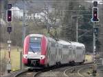 Die Fotostelle ist altbewhrt, nur der Zug ist gewhnungsbedrftig. Der Triebzug 2205 aufgenommen am 25.02.09 bei der Einfahrt in den Bahnhof von Wilwerwiltz. (Jeanny) 