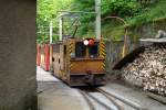 Miniresbunn Doihl, Rodange, Luxemburg:  AEG U28 (ex-ARBED) mit einem Besucherzug aus Lasauvage auf dem Grubengelnde in Doihl (Rodange).