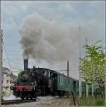 Saisonerffnung am 01.05.10 bei der Museumsbahn Train 1900. Die ersten Rauchzeichen fr dieses Jahr schickte die ebenfalls mit einem Maikranz verzierte AL-T3 6114 in den wolkenverhangenen Himmel beim Verlassen des Bahnhofs Ptange in Richtung Fond de Gras. (Jeanny)