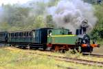 Luxemburg, Museumseisenbahn im Industrie- und Eisenbahnpark Fond-de-Gras. Die erste Dampflok Nummer 8 der Museumsbahn mit einem Personenzug. Die Personenwagen waren die dreiachsigen GCI (Grossraumwagen mit Personenbergangseinrichtung) der SNCB welche von 1890 bis 1966 im Einsatz waren. Die Museumseisenbahn benutzte sie von 1973 bis 2000. Ab 2004 dienten sie als Reservewagengarnitur. Scan eines Dias von August 1974.