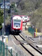 Steuerwagen 006 fhrt dem Bahnhof von Wiltz entgegen.