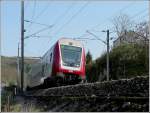 Der abendliche IR nach Gouvy mit dem Steuerwagen 008 an der Spitze passiert am 14.04.09 die Ortschaft Drauffelt. (Jeanny)