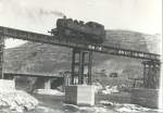 Aus einem alten Familienalbum. Dampflok auf der provisorischen Eisenbahnbrcke zwischen Wasserbillig und Igel. (Nachkriegsaufnahme)