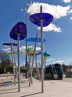 High Noon am Perdsmaart - Die grau/grnen Absperrungen sind fast alle verschwunden und so konnte ich es mal wieder wagen einen CAF Urbos von LUXTRAM S.A.