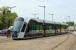 Momentaner Endpunkt der Luxemburger Straßenbahn ist die Haltestelle Rout Breck-Pafendall. Auf der geplanten Verlängerung bis zum Hauptbahnhof wird die Straßenbahn aus Rücksicht auf das Stadtbild ohne Oberleitung verkehren, die Aufladung erfolgt durch zwischen den Gleisen liegende Stromkontakte, die an jeder Haltestelle liegen. Am 27.04.2018 setzt Tw 107 am oberleitungslosen Endpunkt um.