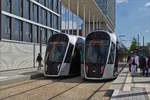 An der Haltestelle Europaparlament/Parlement Europen in Luxembourg-Kirchberg begegnen sich zwei CAF Urbos von LUXTRAM S.A. 14.06.2019 (Hans)