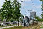 Ein CAF Urbos von LUXTRAM S.A. fhrt am 14.06.2019 kurz vor der Haltestelle Coque in Luxembourg-Kirchberg an mir vorbei. (Jeanny)