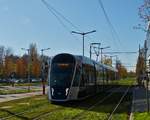 Herbstfarben in Luxemburg, auf der Fahrt in Richtung Luxexpo, fährt die Tram 119 durch die Herbstfarben an mir vorbei.