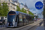 Tram 129, kommt aus der Oberstadt von Luxemburg und hält an der Haltestelle Place de Metz.