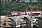 4017 Werbelok der CFL auf dem Viadukt in Höhe der Kasematten in Luxembourg am 22.5.2023 um 16.17 Uhr.