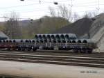 Dieser mit Drahtrollen beladener Gterwagen wartet im Bahnhof Ettelbrck auf den Weitertransport nach Bissen, wo der Draht weiterverarbeitet wird.