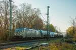 188-063 CFL Cargo mit Kesselzug in Bonn Oberkassel, April 2025.