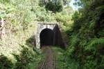Und auch eine Menge Tunnels gehören dazu, wenn sich die Strecke nach Manakara durchs Hochland schlängelt.