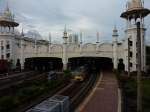 Ein KTM-Komuter am 21.01.2013 beim Verlassen des Bahnhofs Kuala Lumpur.