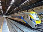 Ein ETS auf dem Weg von Ipoh nach Kuala Lumpur Sentral am 17.04.2011 im Bahnhof Kuala Lumpur.