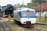 Nach der Ankunft als Zug PS101 in der Stesen Tenom fährt der JKNS 8801 (Hersteller: OEPL, Ovis Equipments Private Ltd., Indien, Baujahr: 2017) zur Wendepause ins Depot.