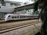 Ein KLIA-Transit Zug auf dem Weg vom Flughafen KLIA nach Kuala Lumpur Sentral am 21.01.2013 in der Station Bandar Tasik Selatan.