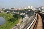 Streckenabschnitt der rapidKL MRT Putrajaya Line (PY) zwischen den Stesen's UPM  Universiti Putra Malaysia (PY34) und Serdang Jaya (PY33) am 13.Dezember 2023.