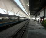 Die riesige Bahnsteigüberdachung vom Bahnhof Padang Besar am 14.01.2013.
